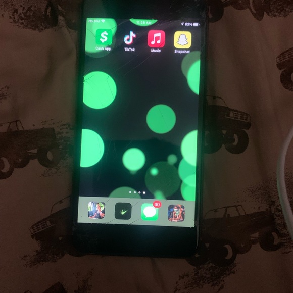 Iphone 8 plus red 64gb works fine only thing is the screen is cracked
